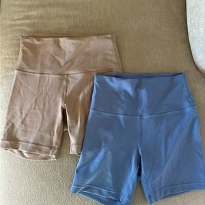 Lululemon Women's Wunder Train Bike Shorts 6” NWOT - Blue and Tan